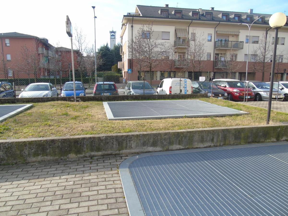 Hotel Casa Leonardo Airport Azzano San Paolo Exterior foto